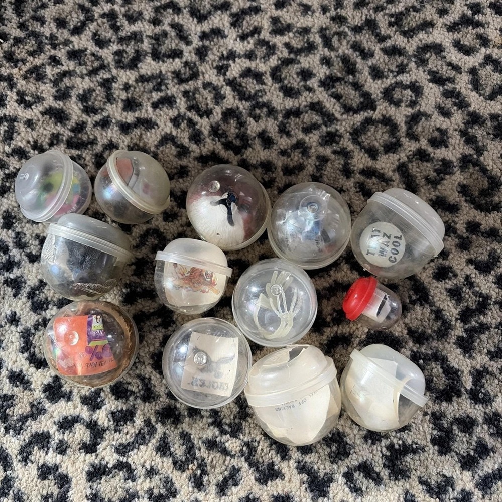 A Lot Of 13 Vtg Vending Machine Capsule Toys. Animals, Pokémon,‎ Sticker